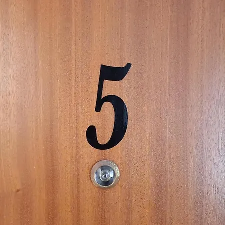 Puerta 5 Apartman *